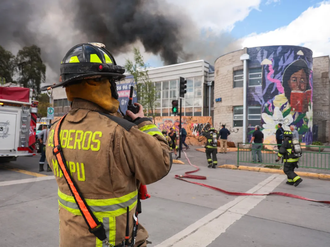BOMBEROS﻿ DE MAIPÚ DESPLEGÓ AMPLIO OPERATIVO PARA ENFRENTAR INCENDIO EN EL TEATRO MUNICIPAL