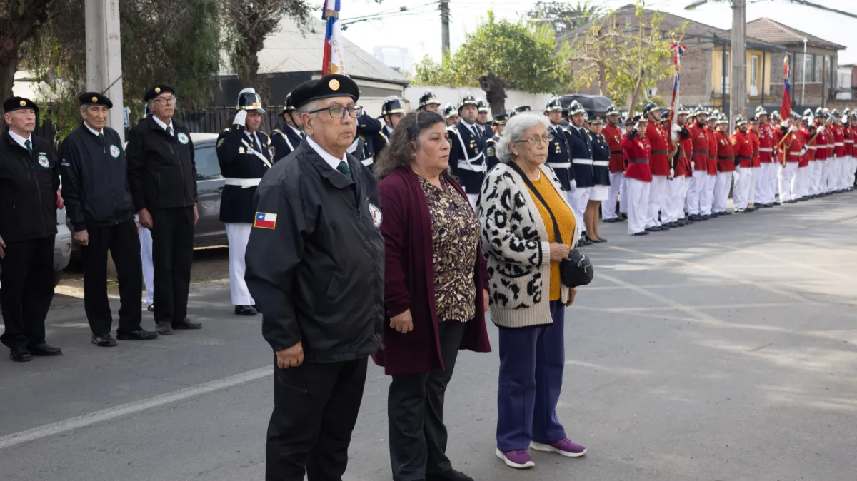 Foto 3 de Cuerpo de Bomberos de Maipú rindió homenaje al Mártir Luis Navarro Bustamante
