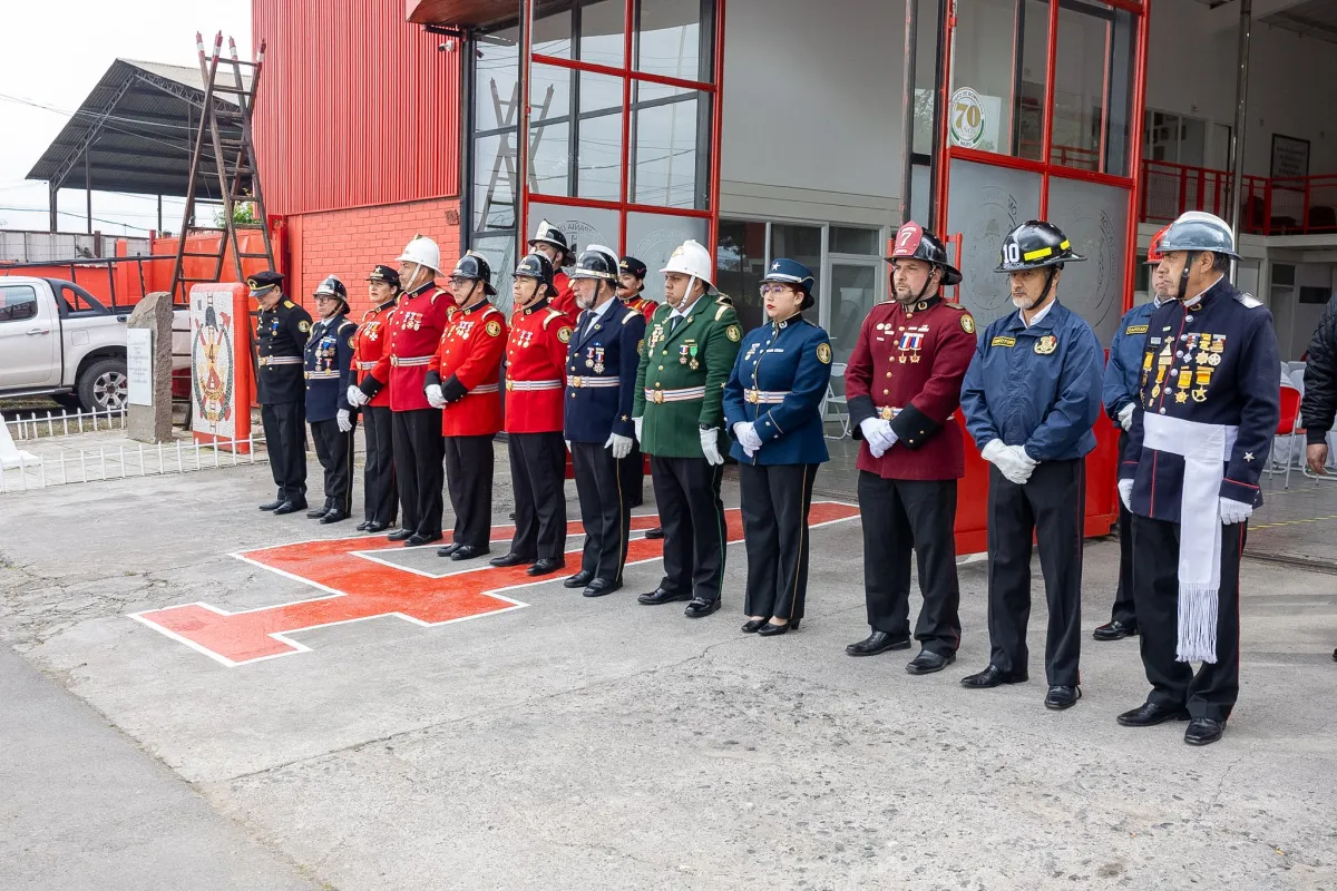 Foto 2 de Cuarta Compañía conmemora su 69° Aniversario en Sesión Solemne