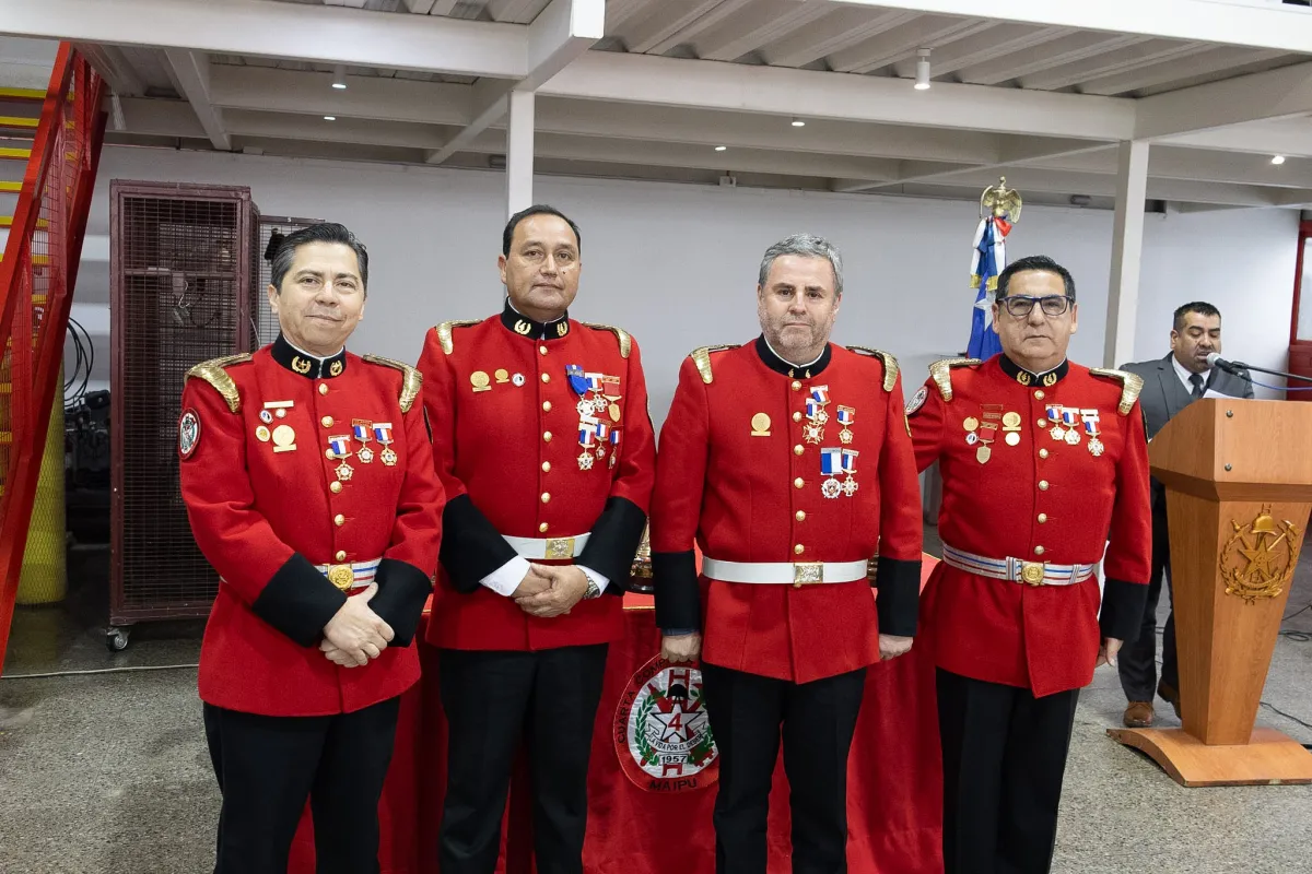 Foto 11 de Cuarta Compañía conmemora su 69° Aniversario en Sesión Solemne