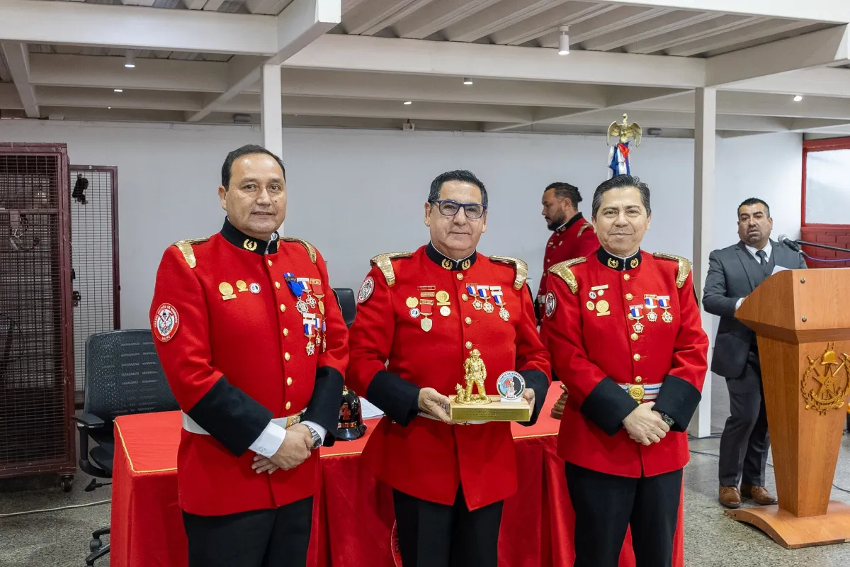 Foto 19 de Cuarta Compañía conmemora su 69° Aniversario en Sesión Solemne