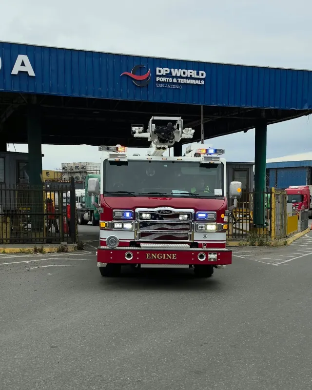 Foto 3 de Segunda﻿ Compañía recibe nuevo carro americano Pierce en San Antonio